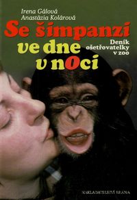 Se šimpanzi ve dne v noci
