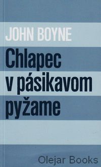 Chlapec v pásikavom pyžame